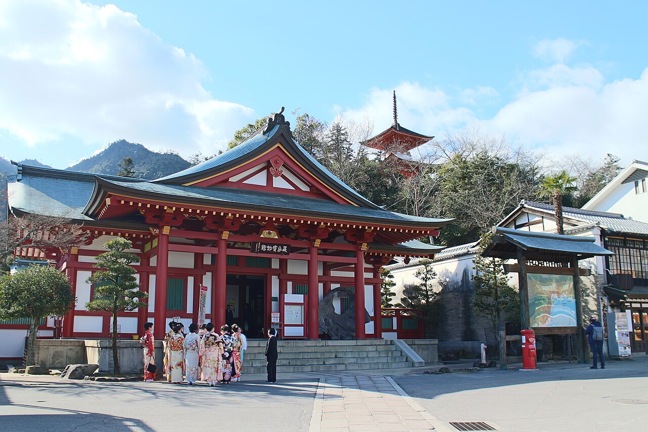 厳島神社宝物館の画像