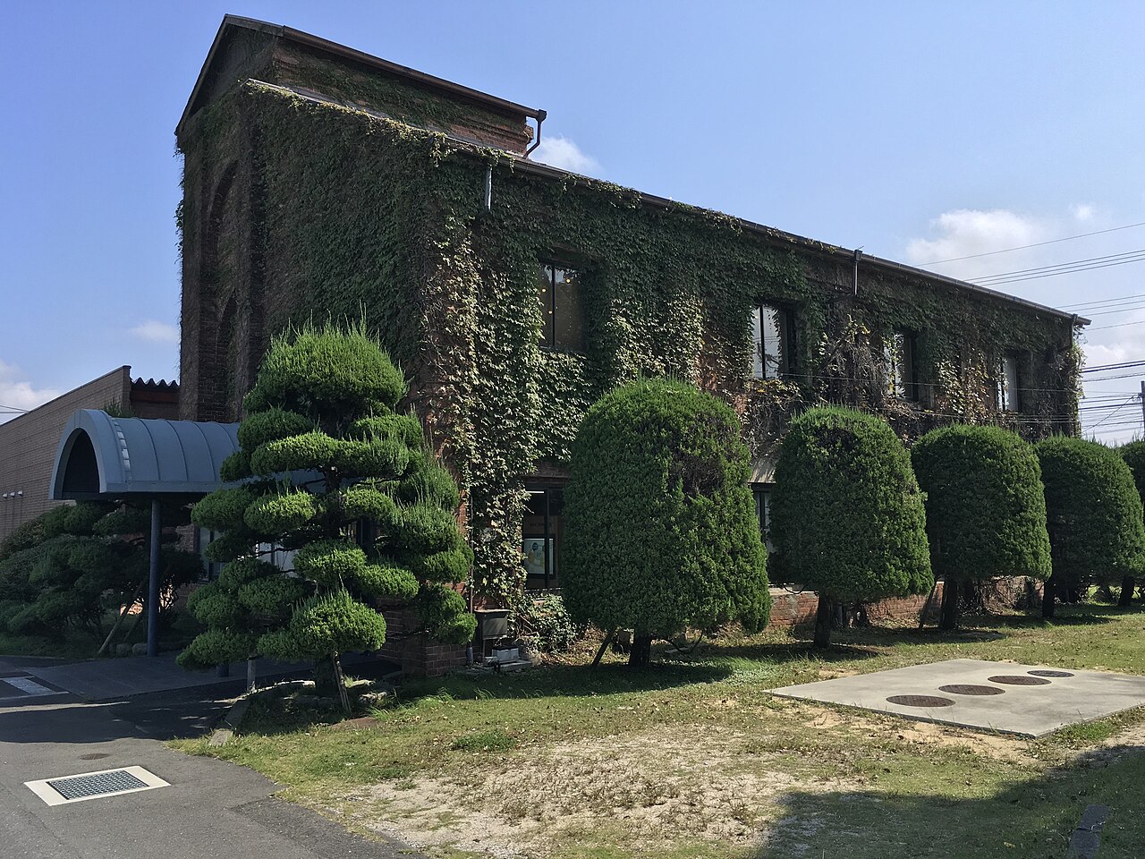 九州マクセル赤煉瓦記念館（旧三菱方城炭礦坑務工作室）の画像