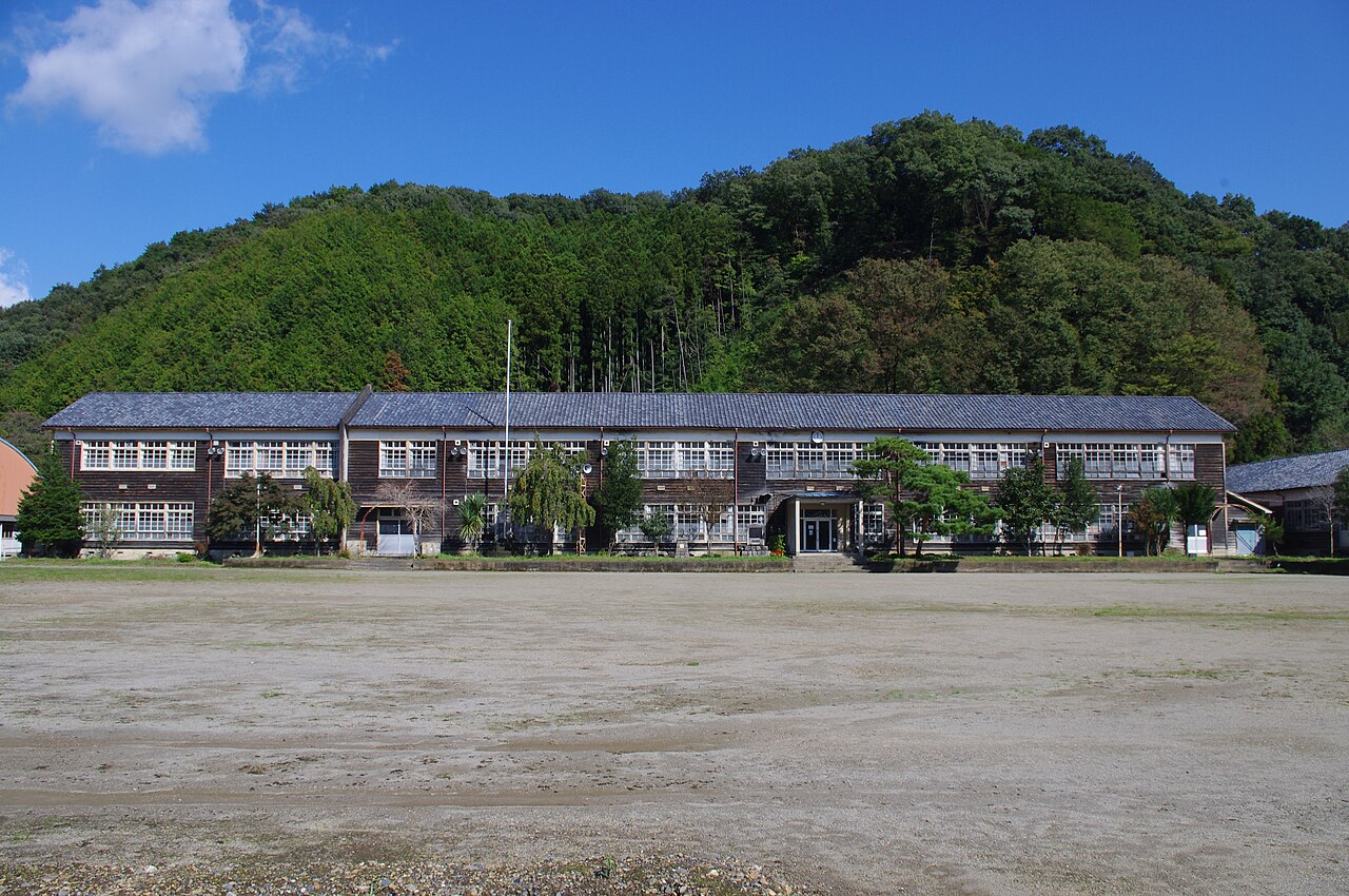 旧粟野中学校校舎の画像