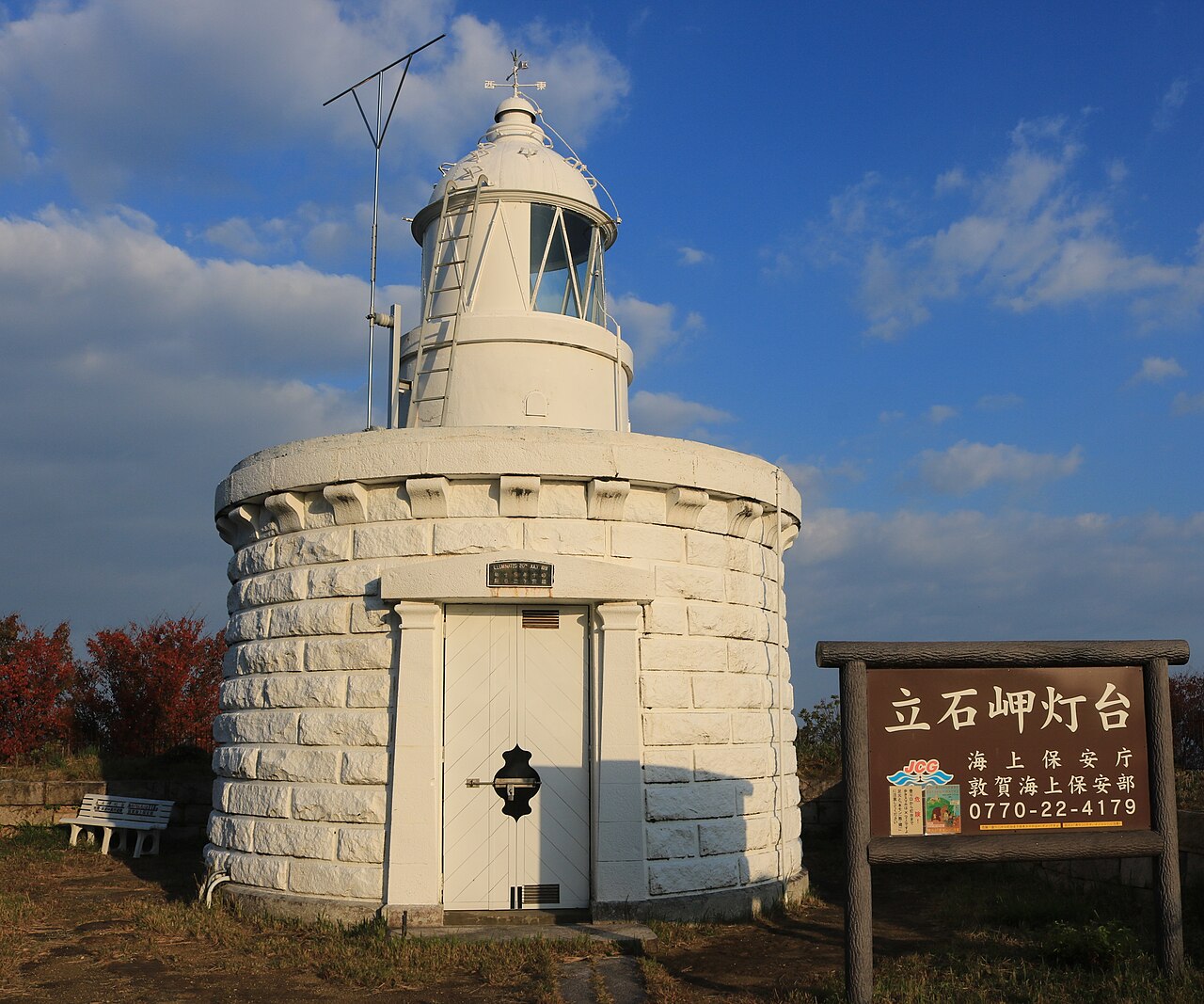 立石岬灯台の画像