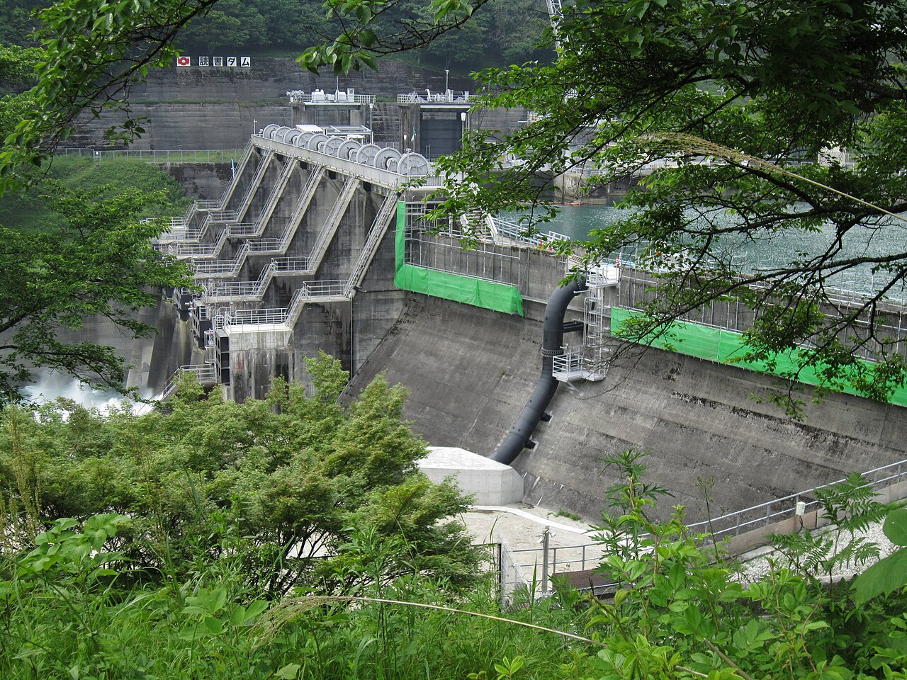 読書発電所施設の画像
