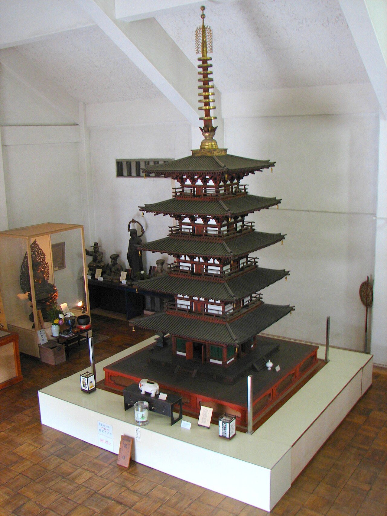 元興寺極楽坊五重小塔の画像