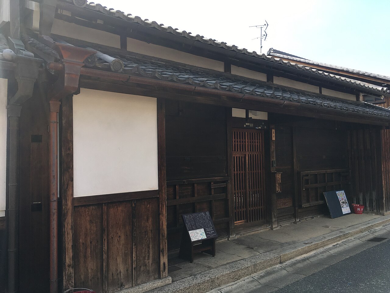 藤岡家住宅(奈良県奈良市元興寺町)の画像