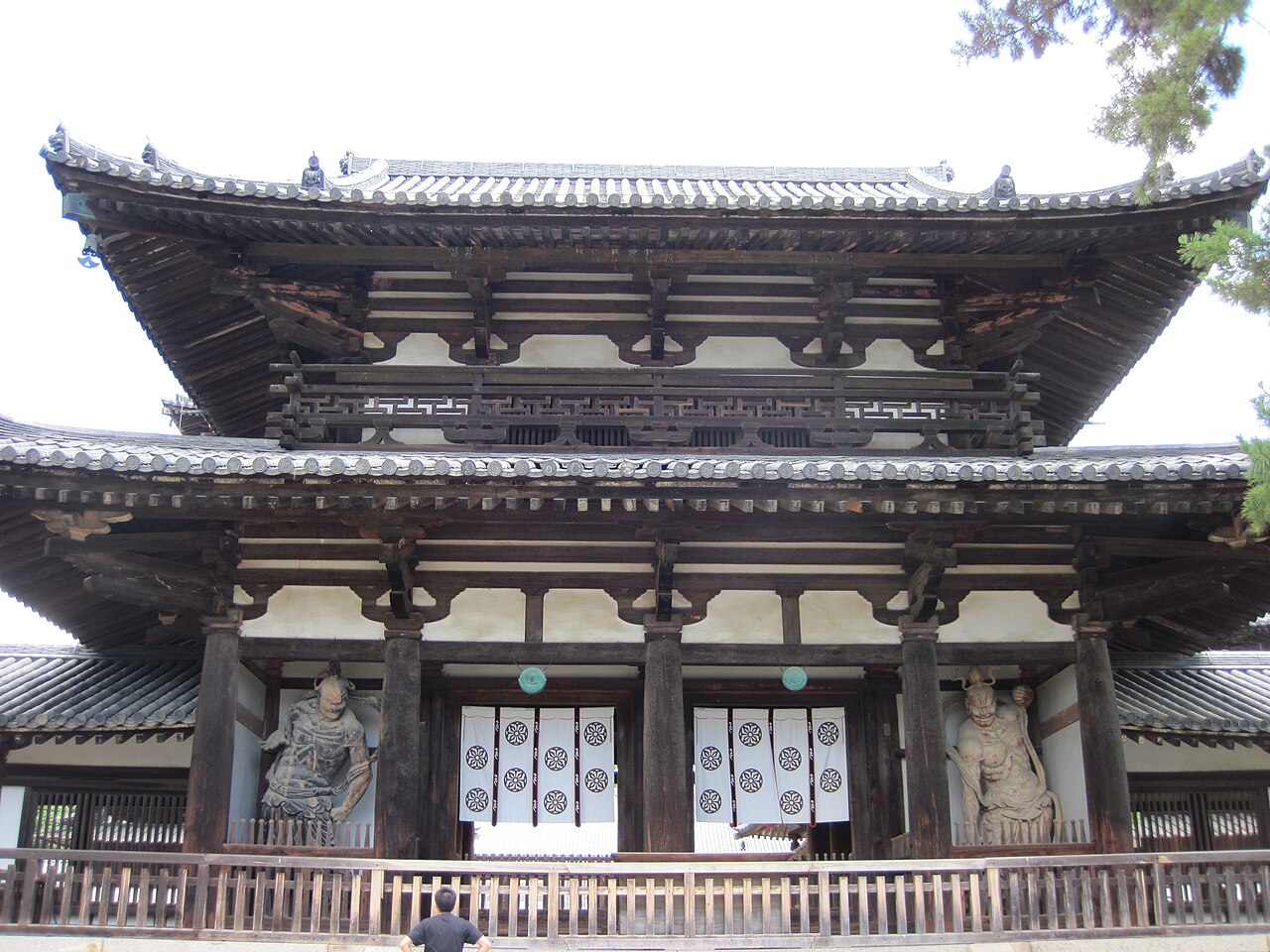 法隆寺中門の画像