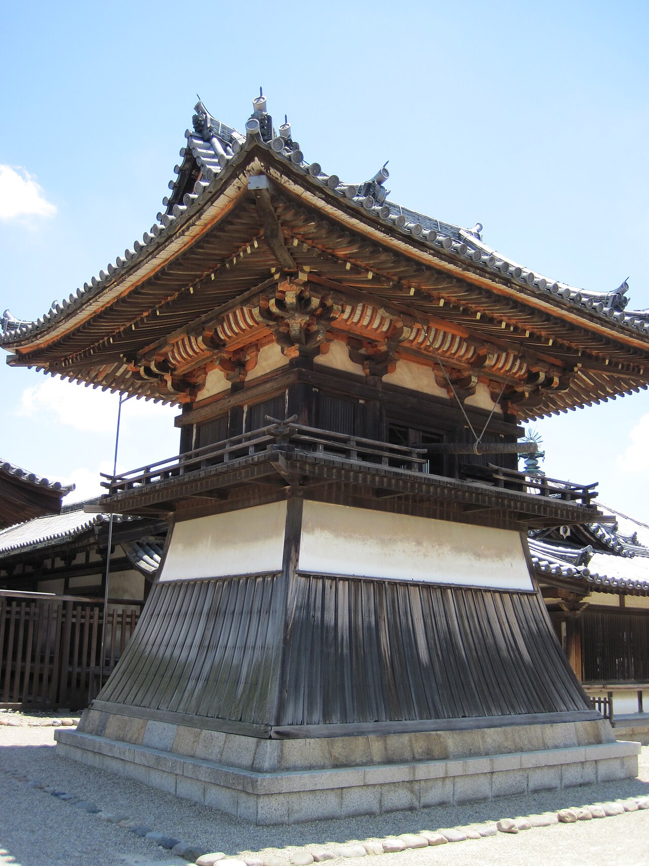 法隆寺東院鐘楼の画像