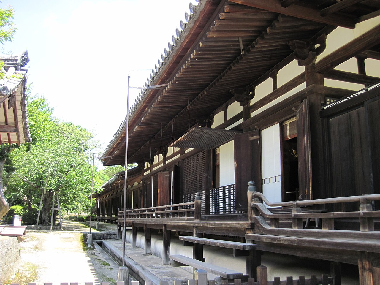 法隆寺東室の画像