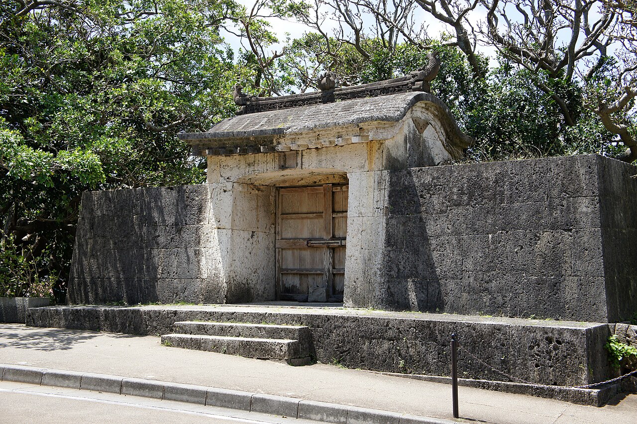 園比屋武御嶽石門の画像