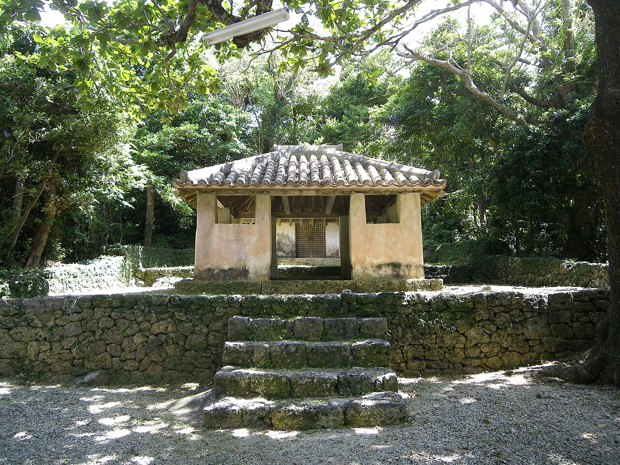 瀬底土帝君の画像