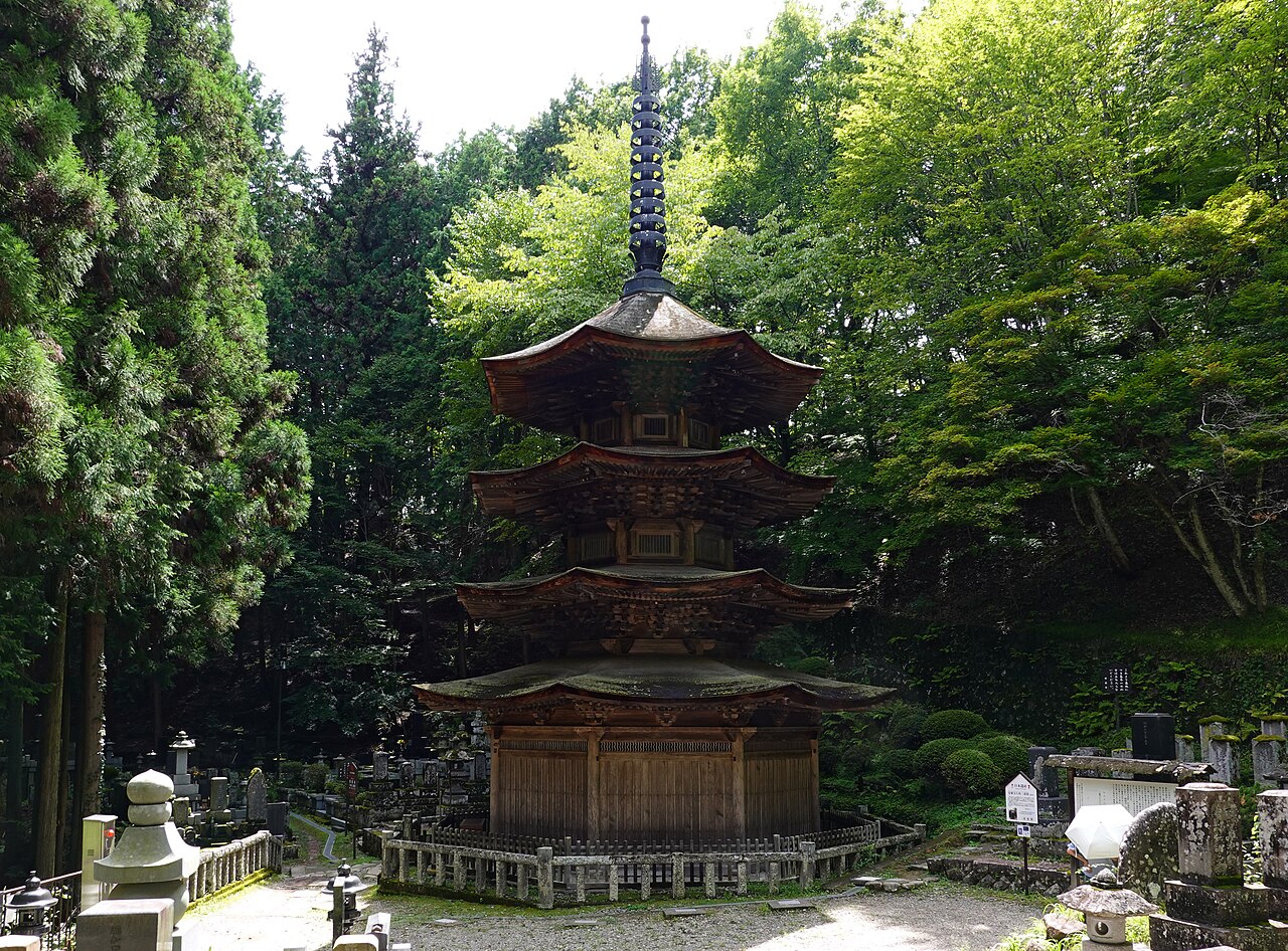 安楽寺八角三重塔の画像