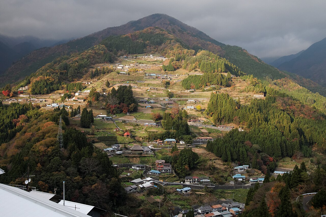 三好市東祖谷山村落合の画像