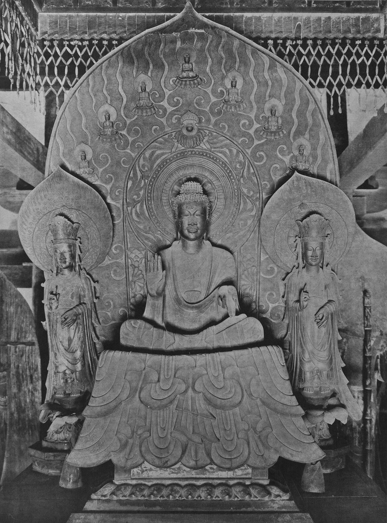 銅造釈迦如来及両脇侍像〈止利作／（金堂安置）〉の画像