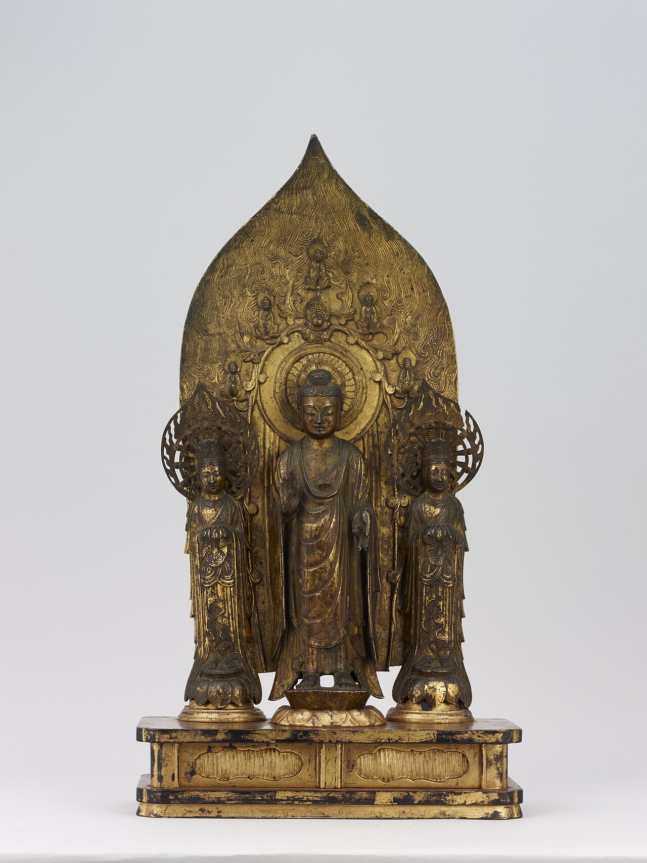 銅造如来及両脇侍立像（法隆寺献納）の画像