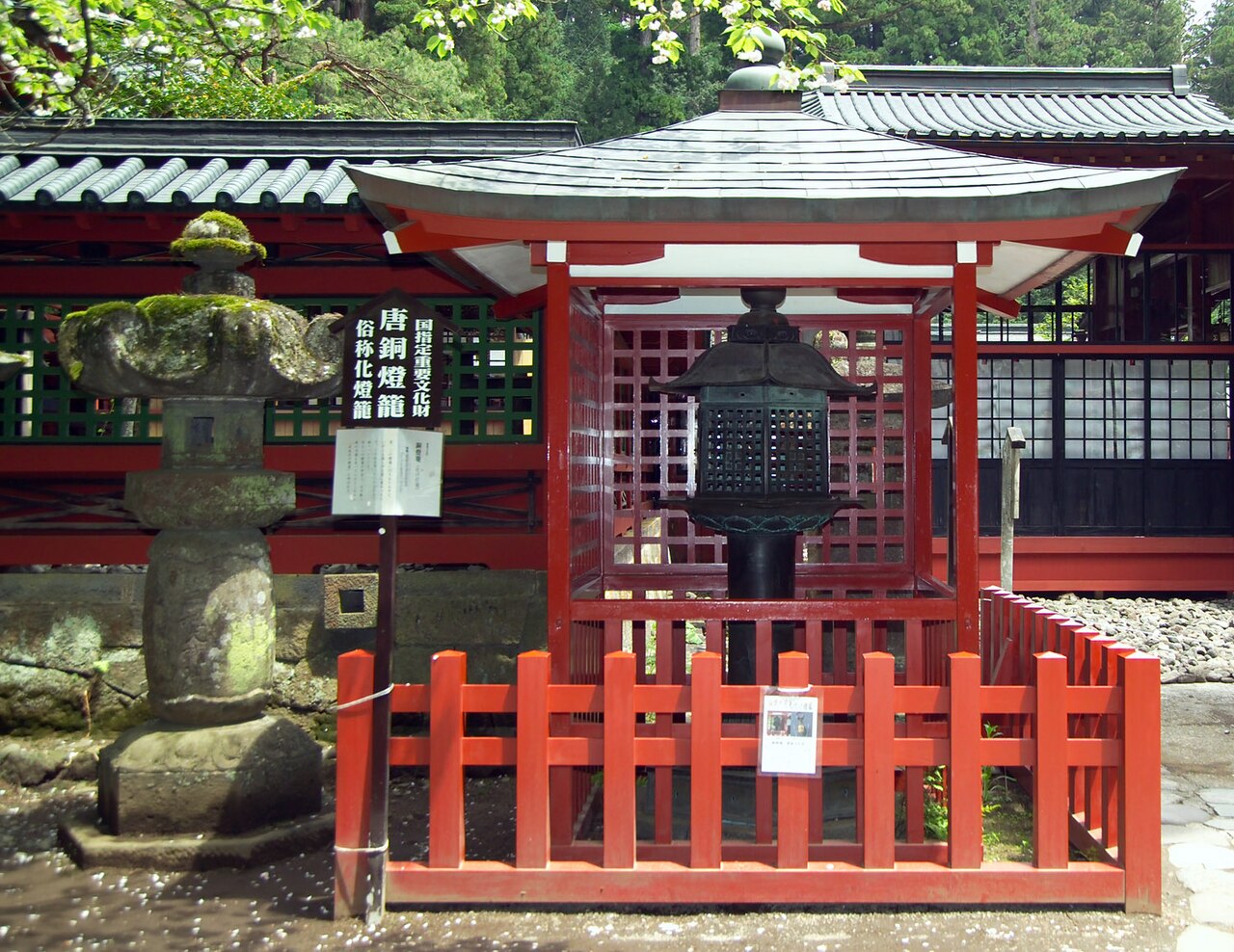 銅燈籠の画像