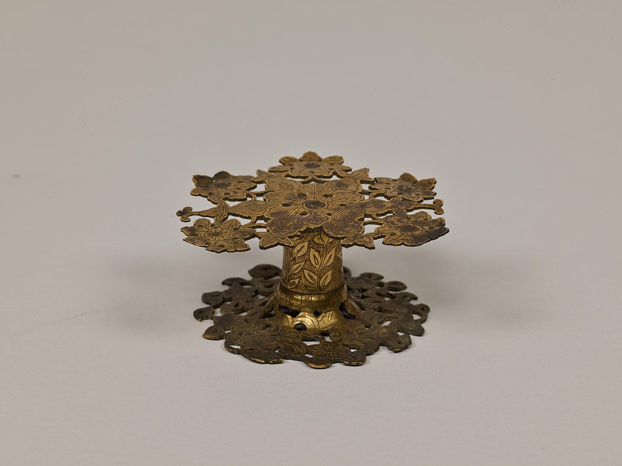 金銅墨床/(法隆寺献納)〉の画像