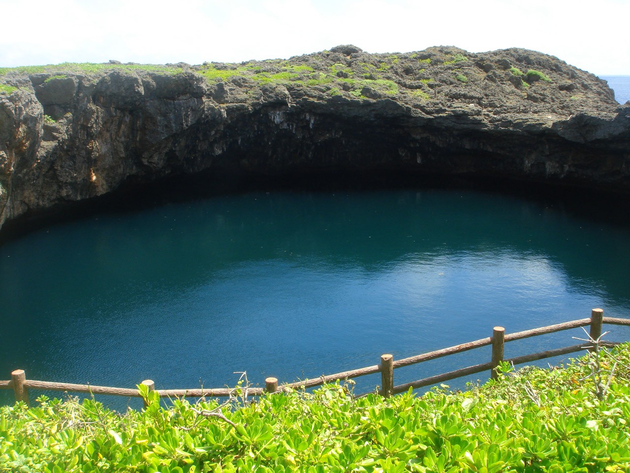下地島の通り池の画像