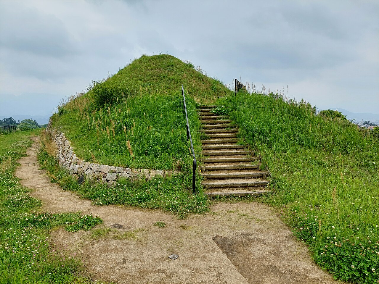 葉佐池古墳の画像