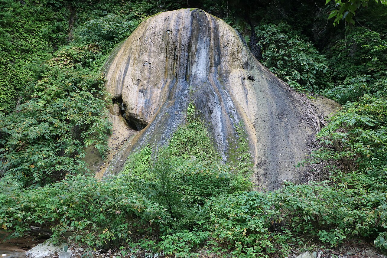 夏油温泉の石灰華の画像