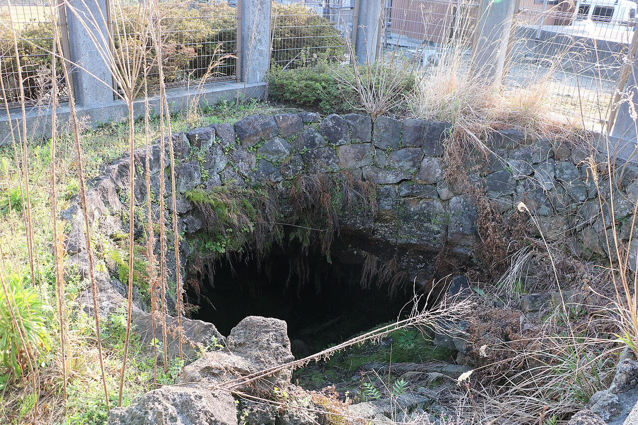 大根島の熔岩隧道の画像