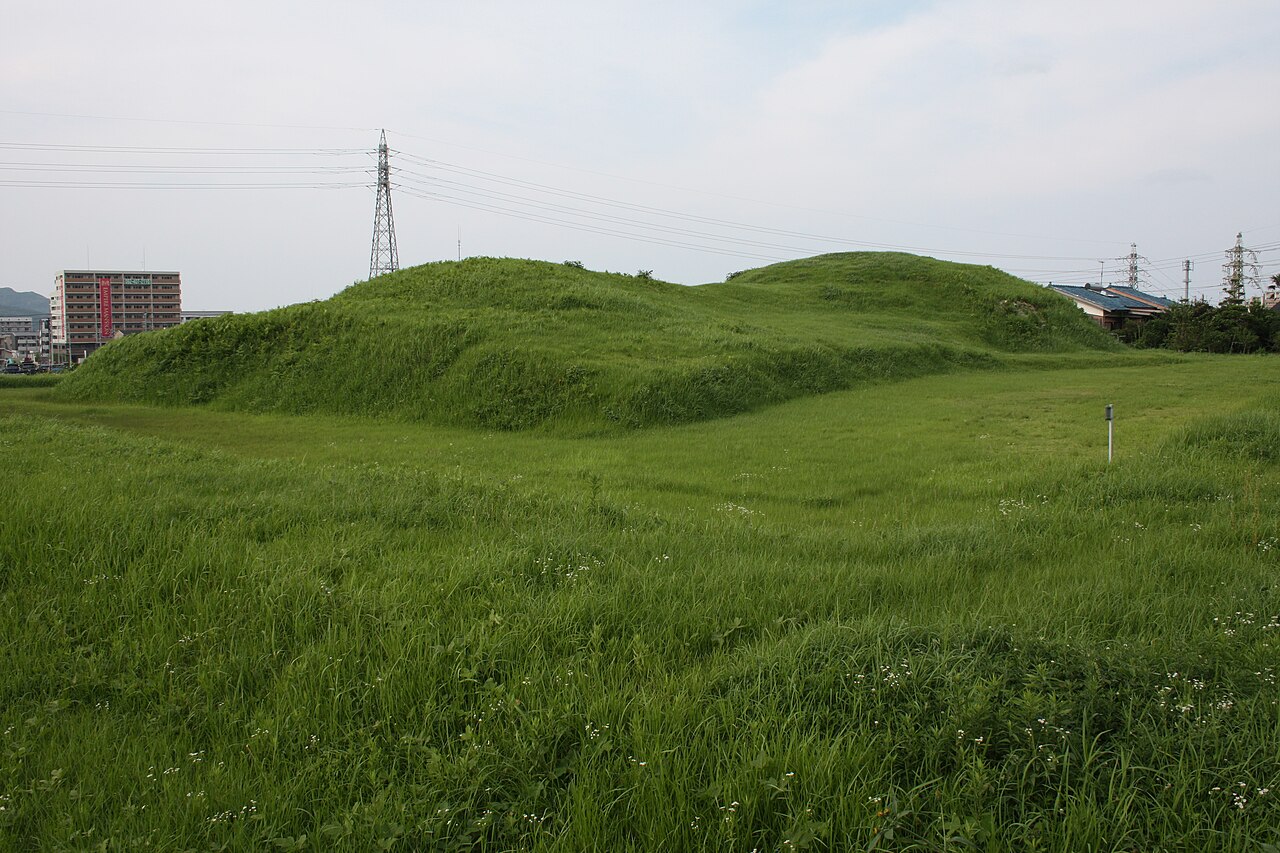 今宿古墳群
　丸隈山古墳
　大塚古墳
　鋤崎古墳
　飯氏二塚古墳
　兜塚古墳
　山ノ鼻一号墳
　若八幡宮古墳の画像