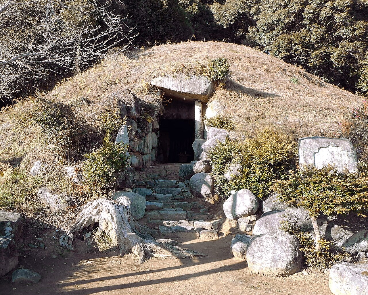 綾塚古墳の画像