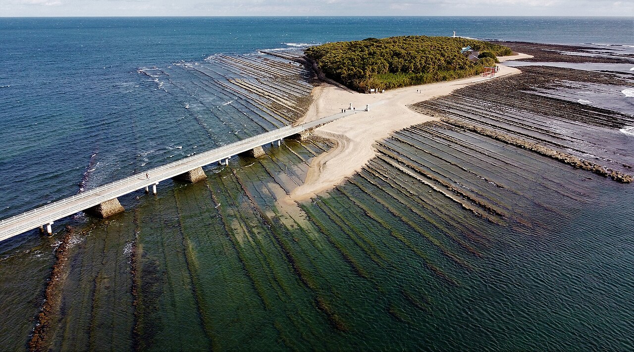青島の隆起海床と奇形波蝕痕の画像